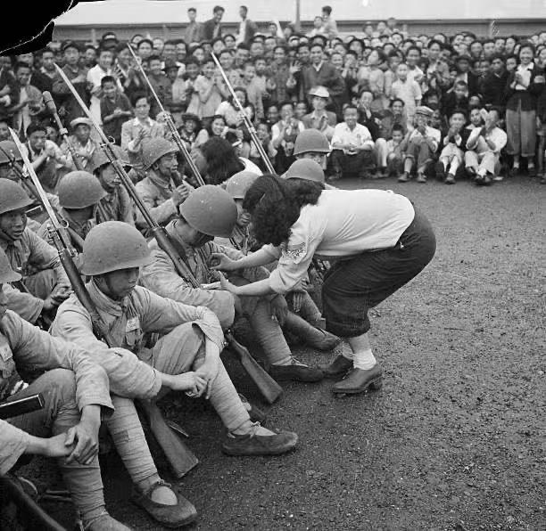 1949年5月27日，在陈毅元帅统领下，三野胜利解放上海！

整个战役，人民军队