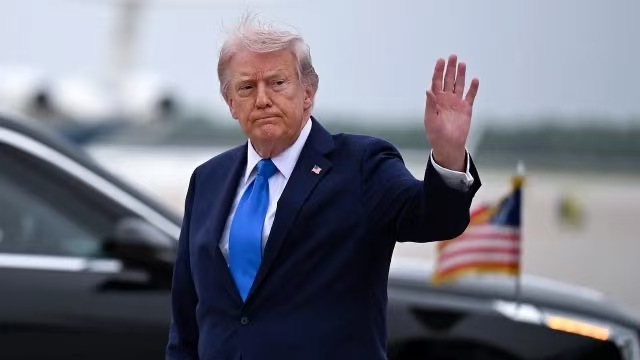 特朗普说相信访华会有好事发生热点解读 外部深陷战争泥淖，内部中期选举迫近，特朗普
