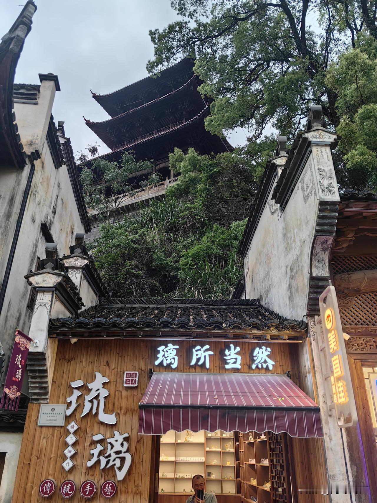 一字一春秋：自驾路上，读懂单字地名的历史密码
车轮缓缓碾过皖南起伏丘陵，窗外路牌