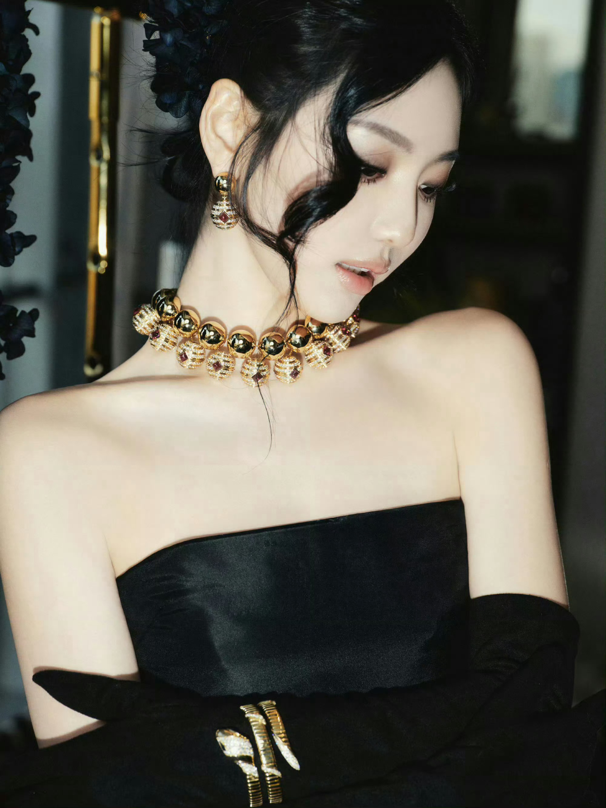 宁艺卓空降上海拍摄嘉人五月刊宝格丽封面  宝格丽身份即将官宣、宁宁落地上海拍嘉人