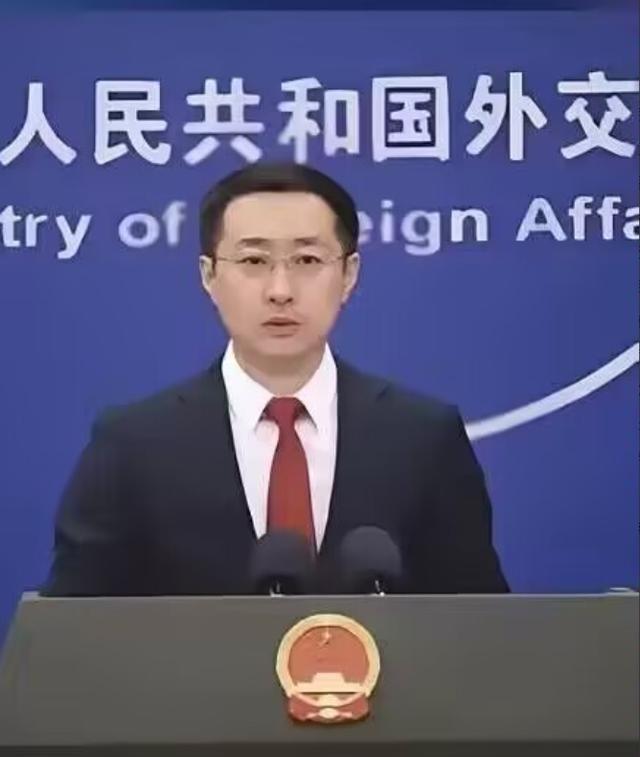 菲律宾遭遇毁灭性强震，全世界的目光都齐刷刷投向了中国。但这一次，我们的反应，和以