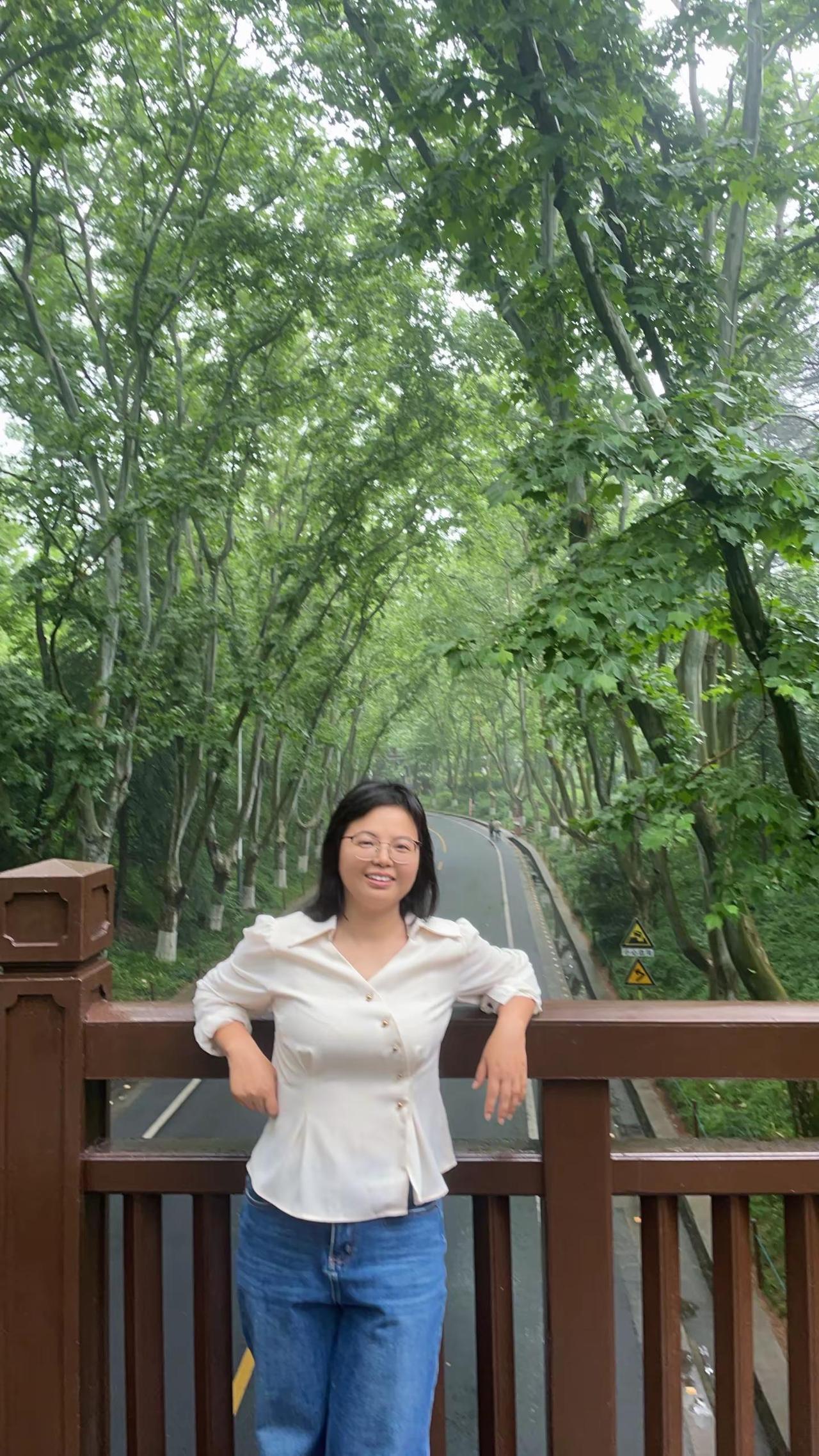 在这座城市慢慢走，感受内心的喜悦和平和