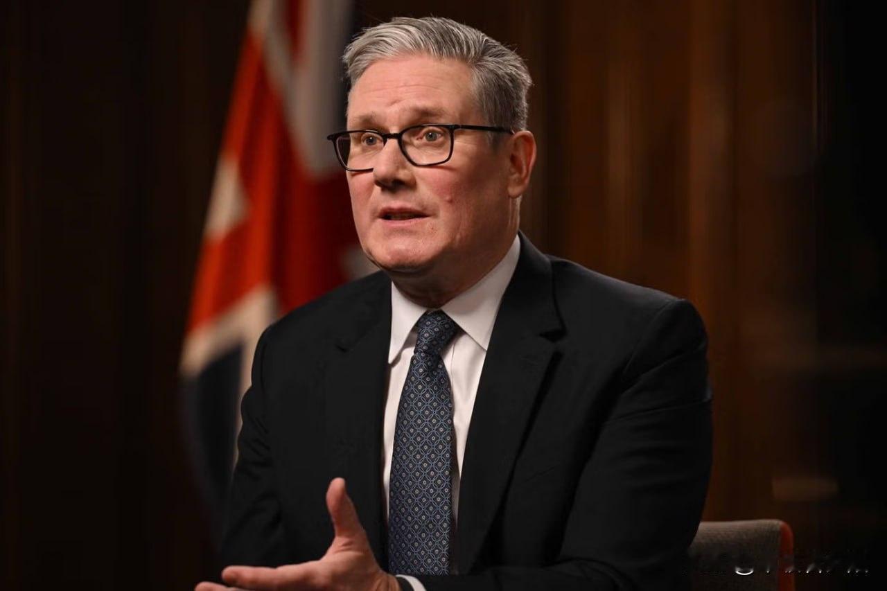 英国首相斯塔默最近放出信号，打算让英国和欧盟单一市场的关系更紧密些，说这步棋符合