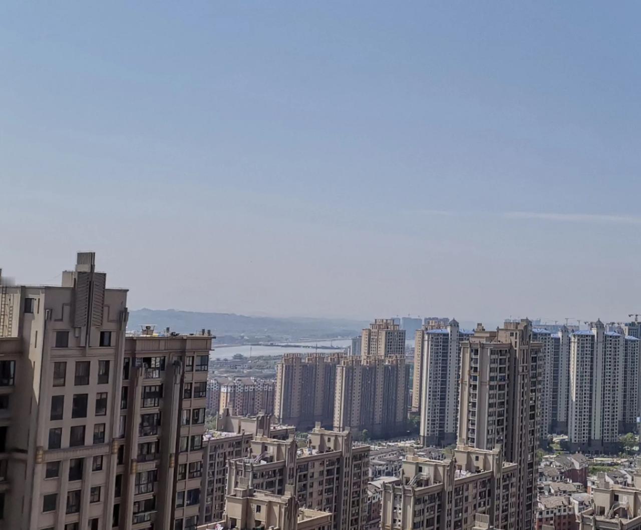 “看衰房地产的，一般都是没有房子的人”，说这种话的，完全就不分析市场，建议做一些