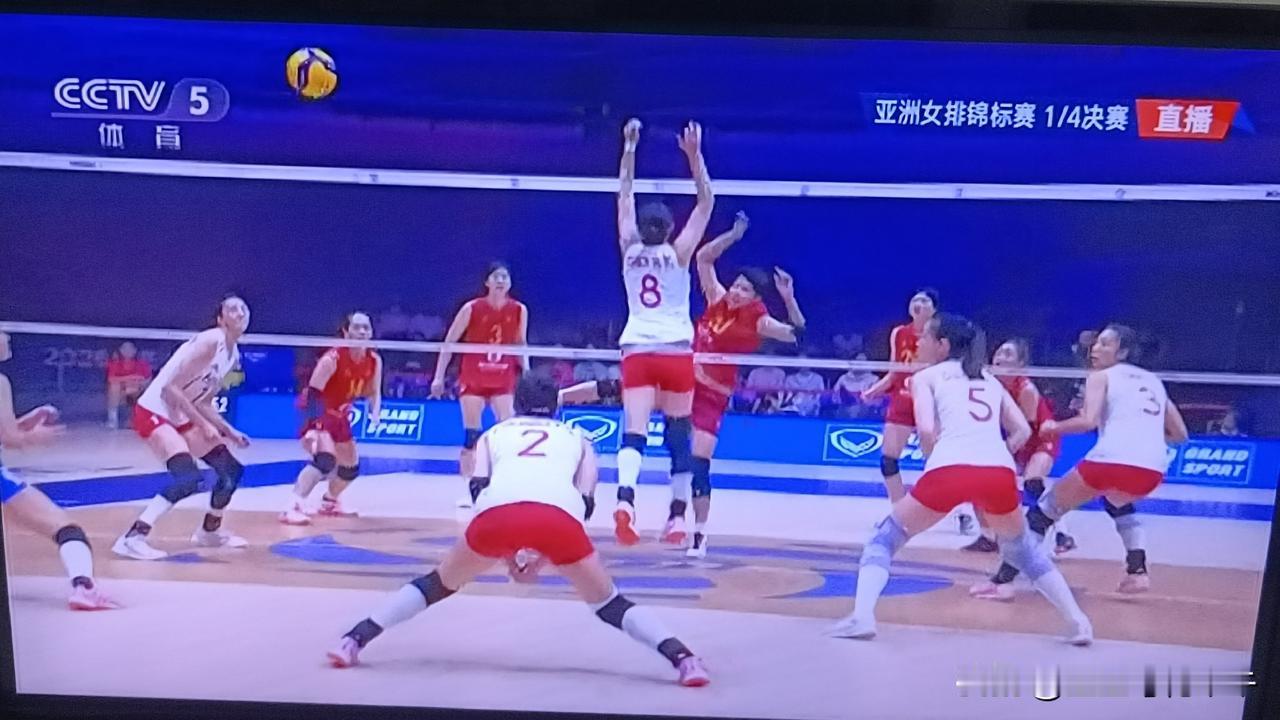 今晚看了亚洲女排锦标赛。中国女排对越南女排的比赛，虽然3-0绝对优势取得胜利，但