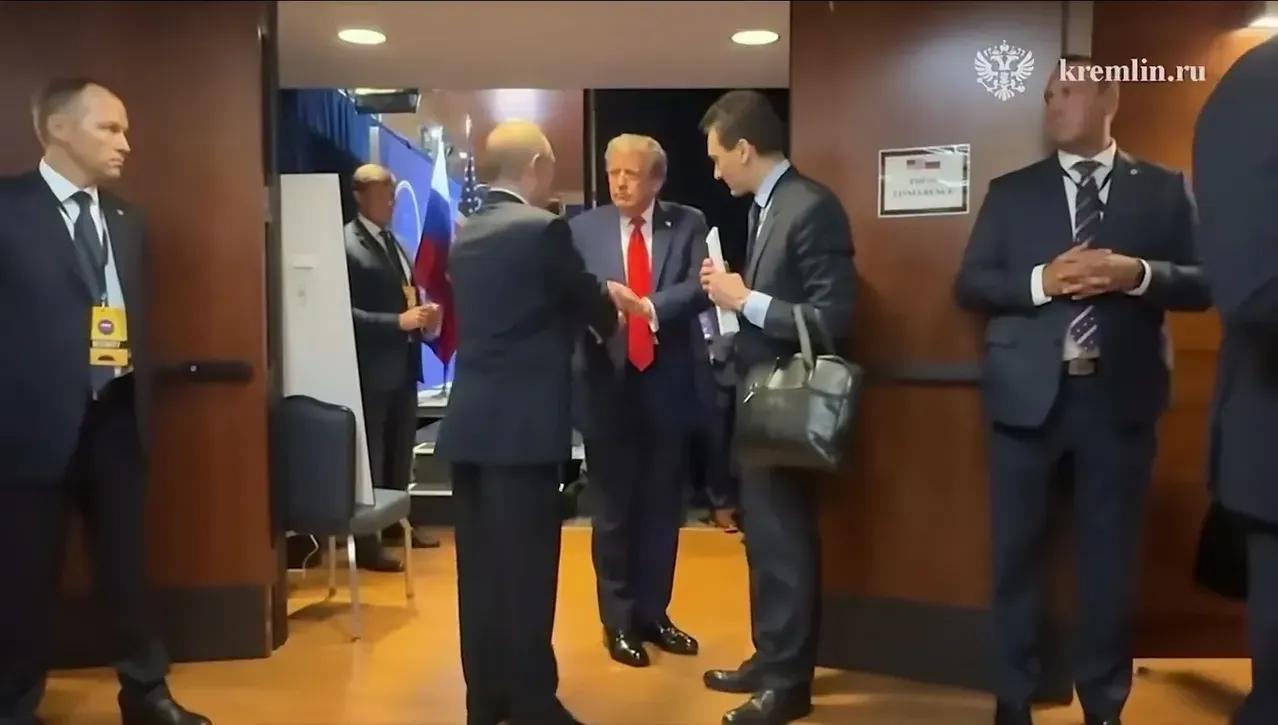 特朗普下令“北约永不东扩”，普京的目的达到了！欧乌哭晕在厕所里！

美国新版《国