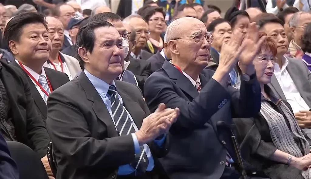 台媒今日报道：“国民党新任党主席郑丽文星期六（11月1日）正式就职。她说，未来会