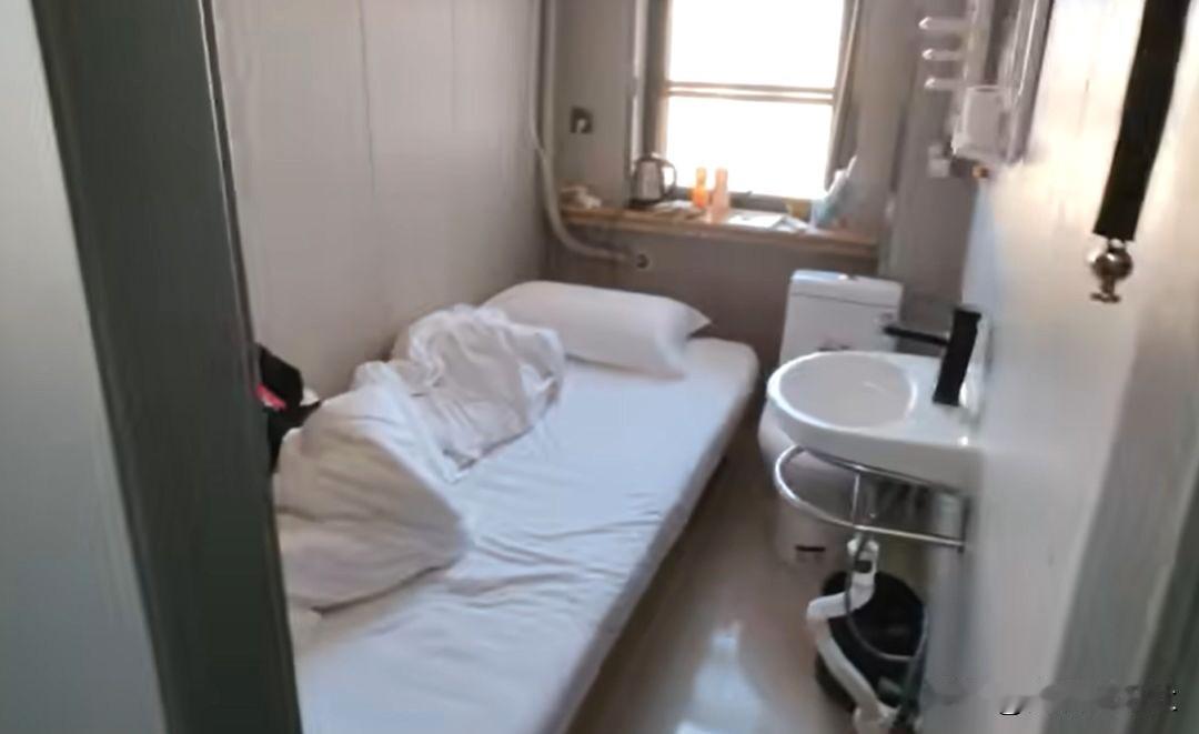 是谁脑洞大开“发明”了0厅0室1卫的房子，这也太…难以想象了…
顾名思义就是只有