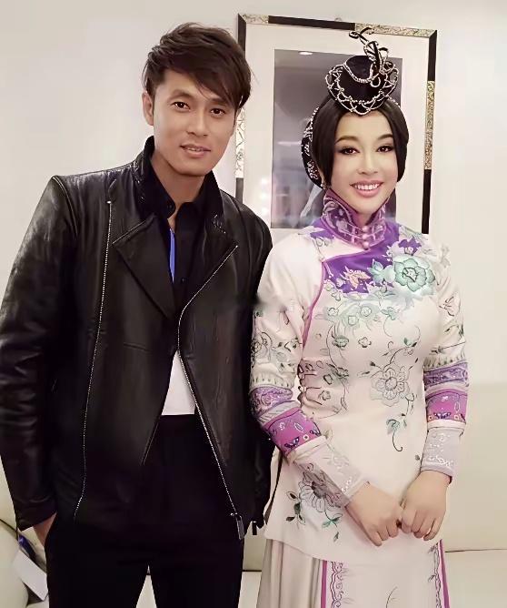 刘晓庆最爱的男人，姿色确实不一般。 