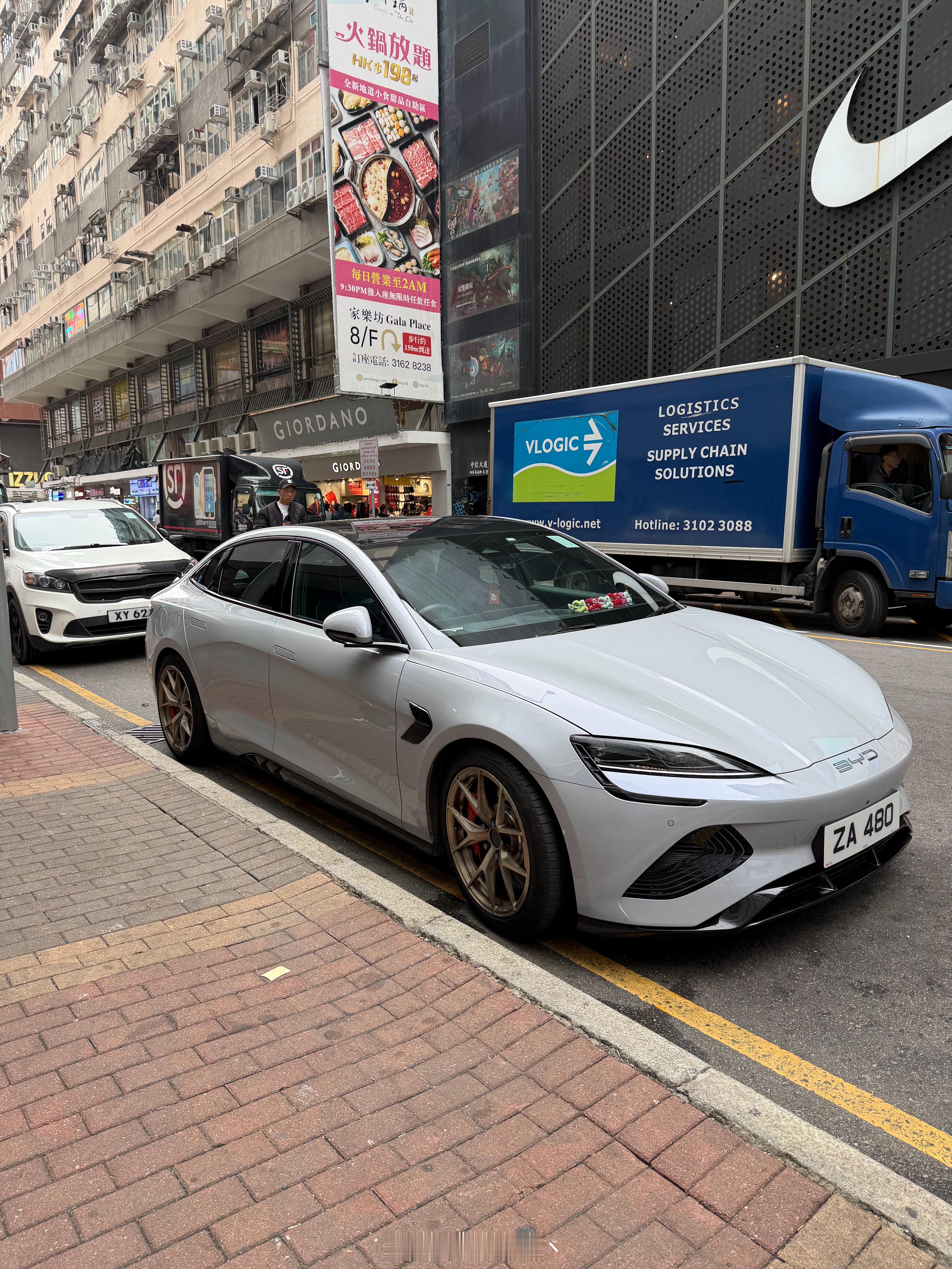 不是，比亚迪你有这么帅的车在香港卖？