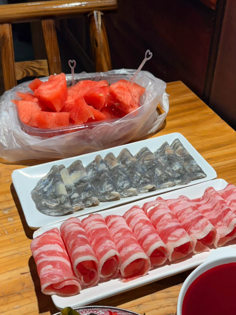 📍板货社区老火锅来吃火锅啦但是两个人都不饿剩了2/3哈哈哈这家社区火锅感觉是连