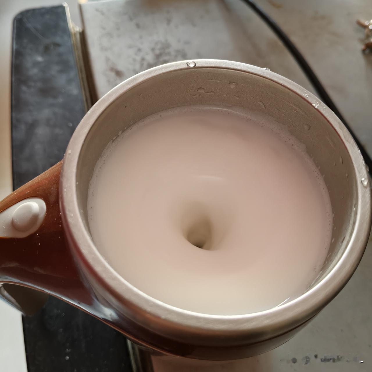 突然觉得婆婆有点不知好歹！大姑姐跨越千里来看婆婆。给婆婆买了肉牛奶饮料，两罐羊奶