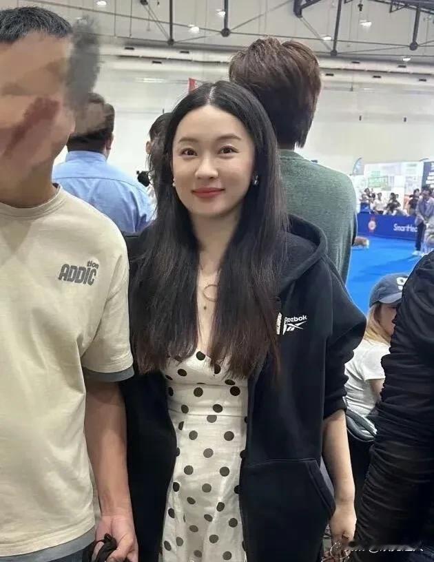 好久不见拍戏的霍思燕在片场亮相，可她的状态好得让人眼前一亮！那份藏不住的舒展和明