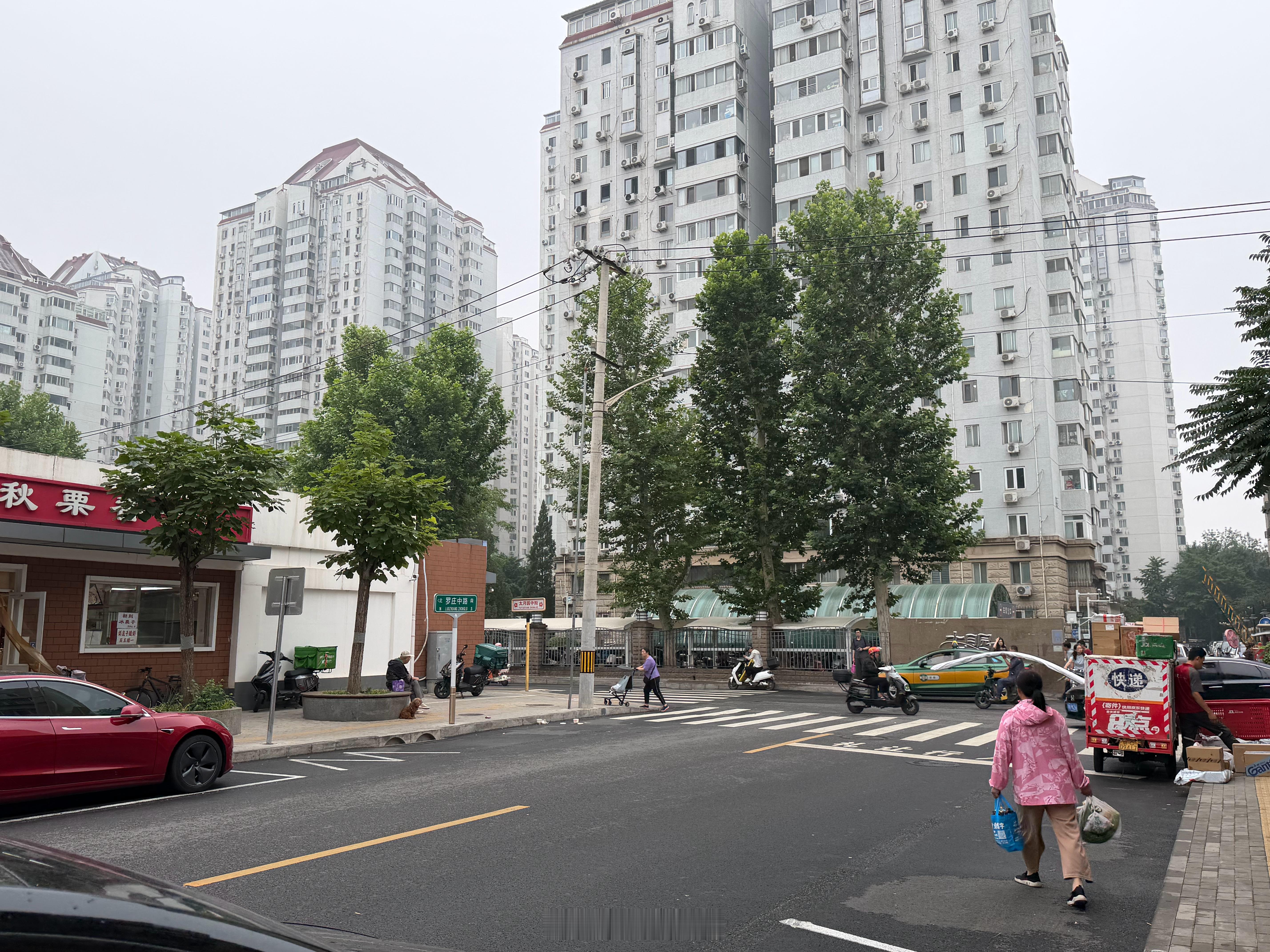 北京今年这个夏天太舒服了，最近每天都是20多度，让我有种入秋了的感觉。希望整个夏