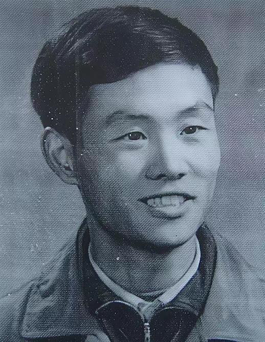 1970年，南京知青任毅在娃娃桥监狱差点没命。他因写歌被判死刑，公审现场魂都吓飞