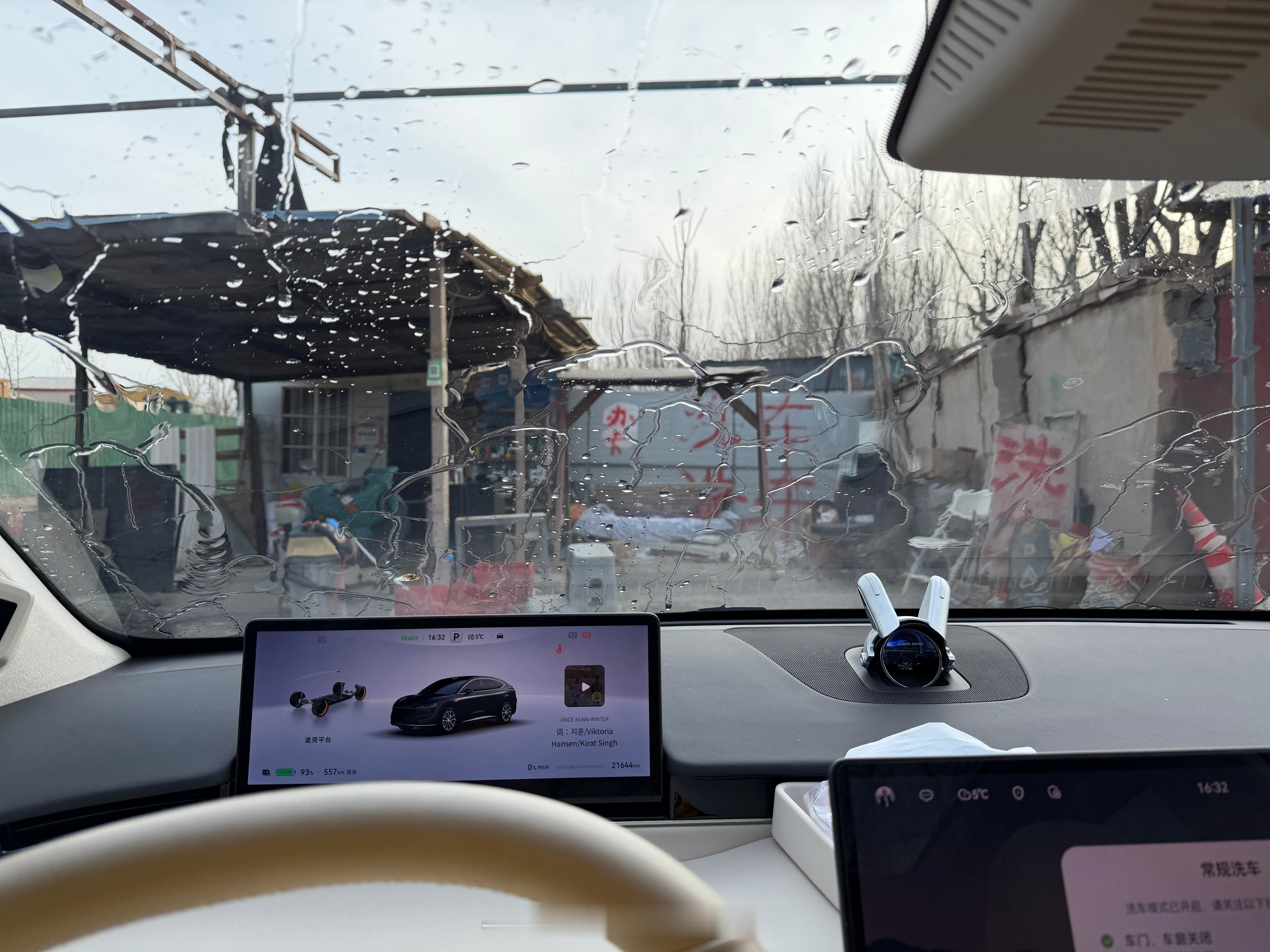 寻思除夕前把三辆车洗洗，干干净净的过年，结果平时30元的洗车要涨到70……三辆车