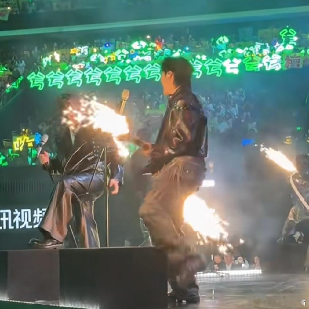 双高胎 高越屁股喷火哈哈哈哈，还有纯享玩火和好哥哥炫耀非常大声哈哈