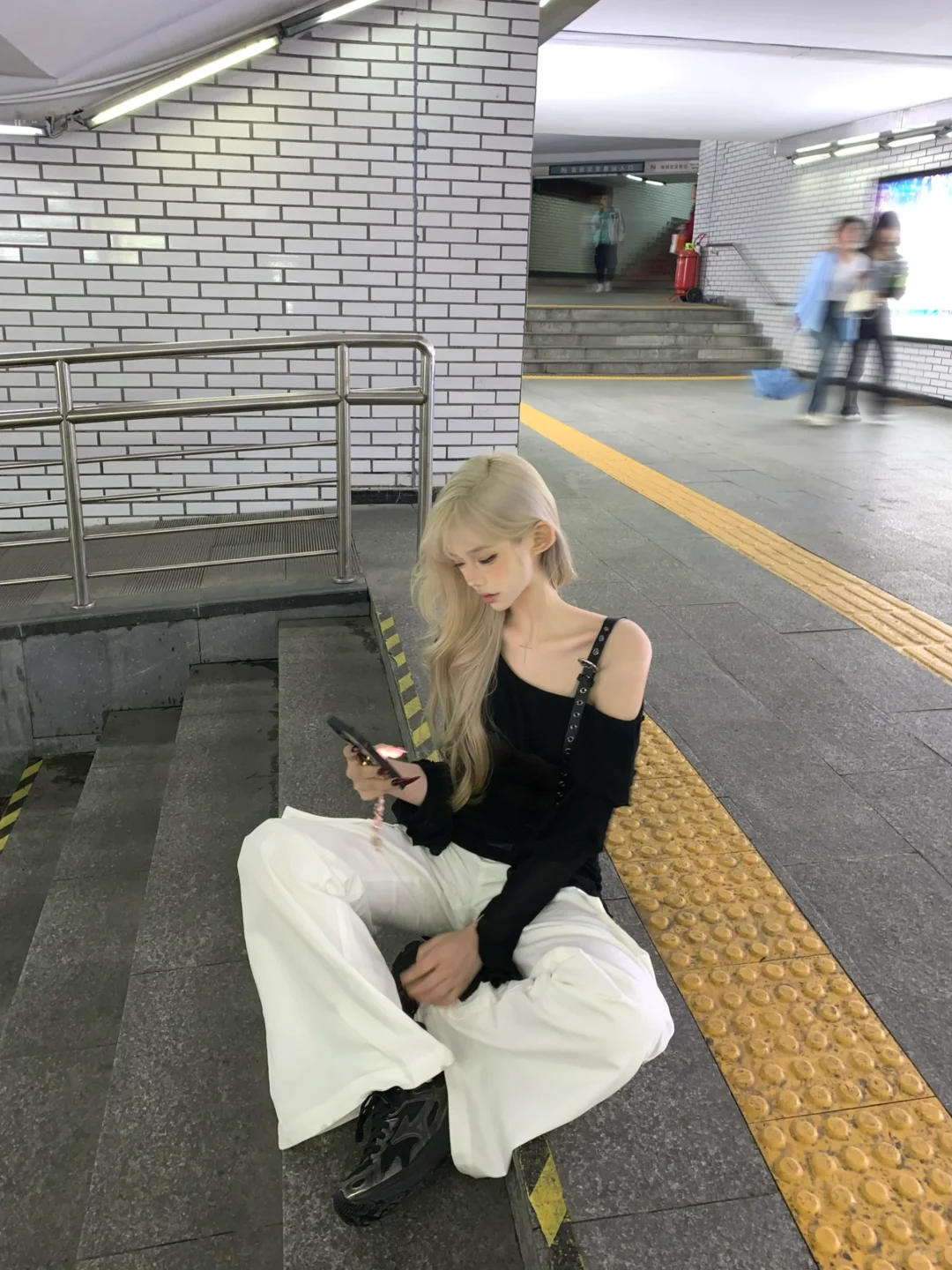 𝐖𝐚𝐧𝐝𝐞𝐫𝐢𝐧𝐠 𝐢𝐧 𝐬𝐮𝐛𝐰𝐚𝐲