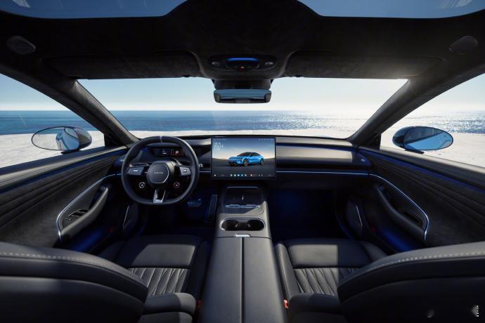 新一代小米SU7内饰细节图曝光！全新暗夜黑内饰，方向盘按钮布局有变化，杯架由竖向