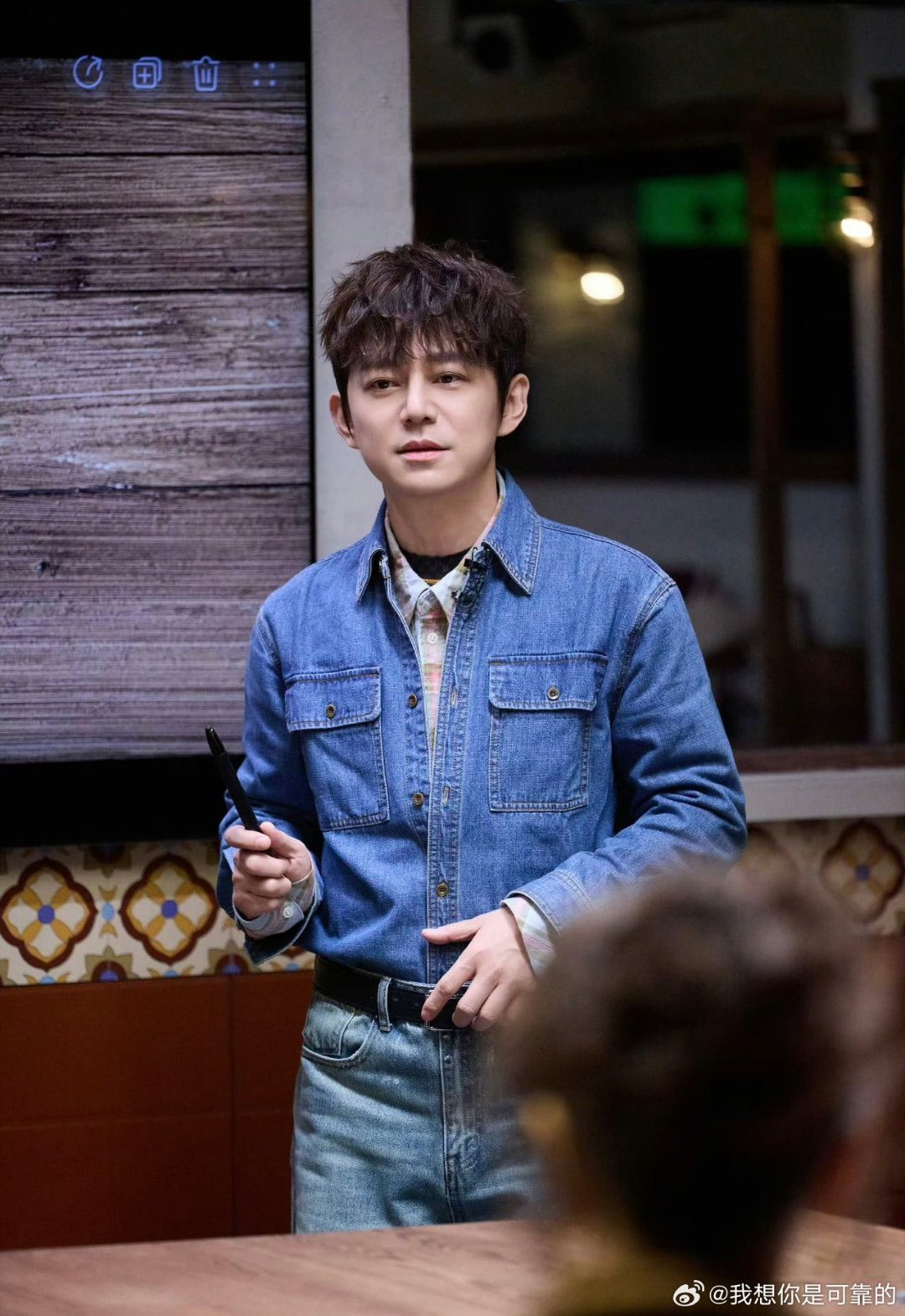 何老师的观察力领先我十年大侦探何老师这观察力绝了！众人未觉异常，他却一眼发现善见