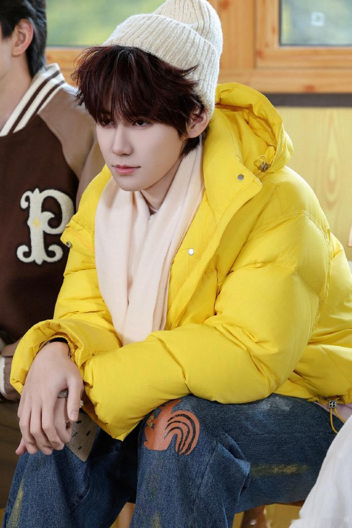 张真源万物皆可哥张真源也太好笑了吧！辈分随地大小变，对着蚂大小变，对着蚂蟥都要喊