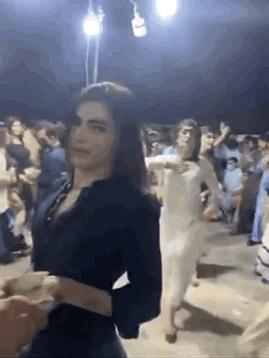 阿富汗社会对女性的隔离制度极为严苛，以至于催生了“巴查巴兹”（bacha baz