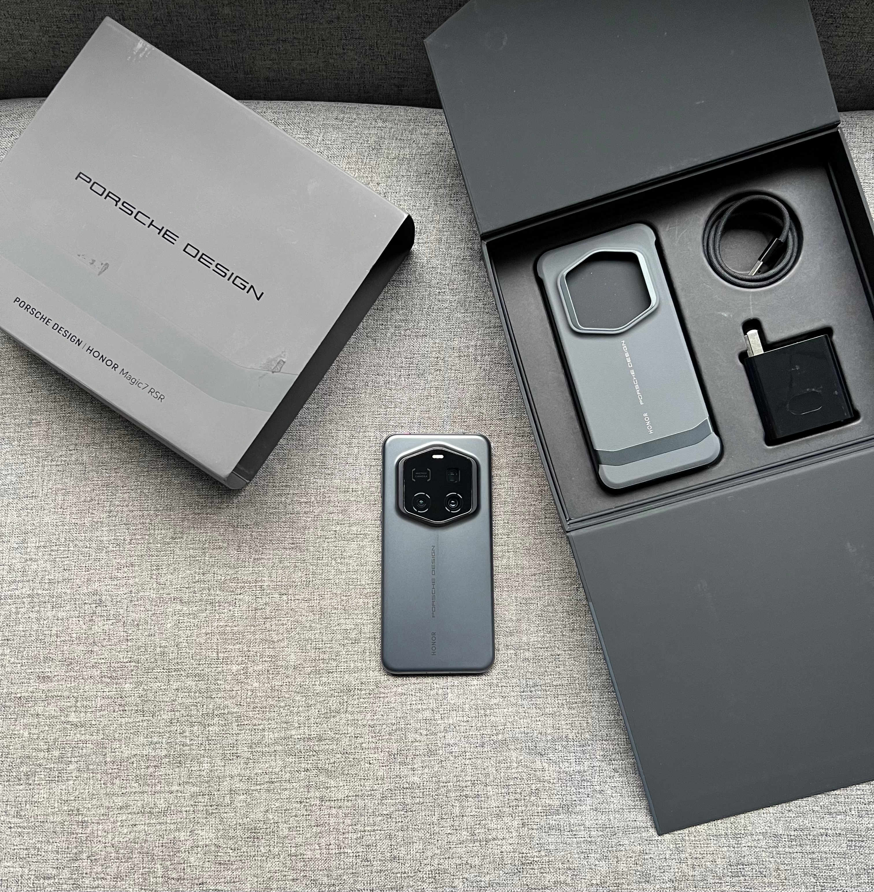 荣耀Magic7 RSR 保时捷 24+1TB玛瑙灰屏幕完美，中框小划痕，🔋效