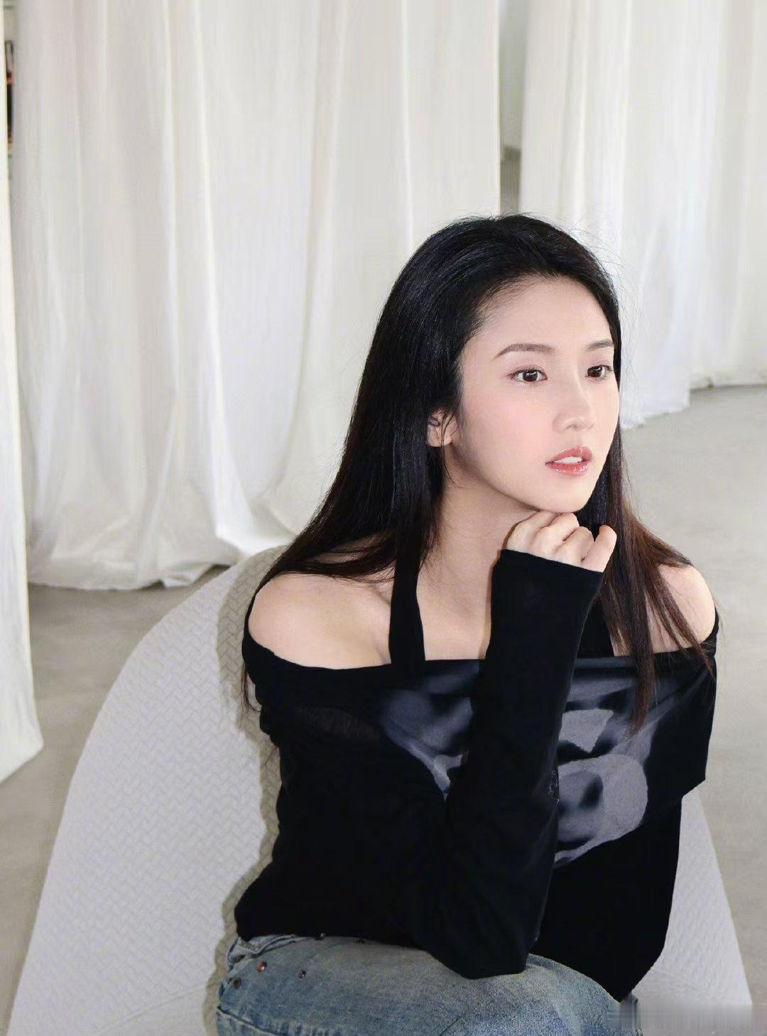 张慧雯跑了一整个舞台去拥抱者来女乘风2026谁能不被打动，张慧雯跑遍舞台只为一个