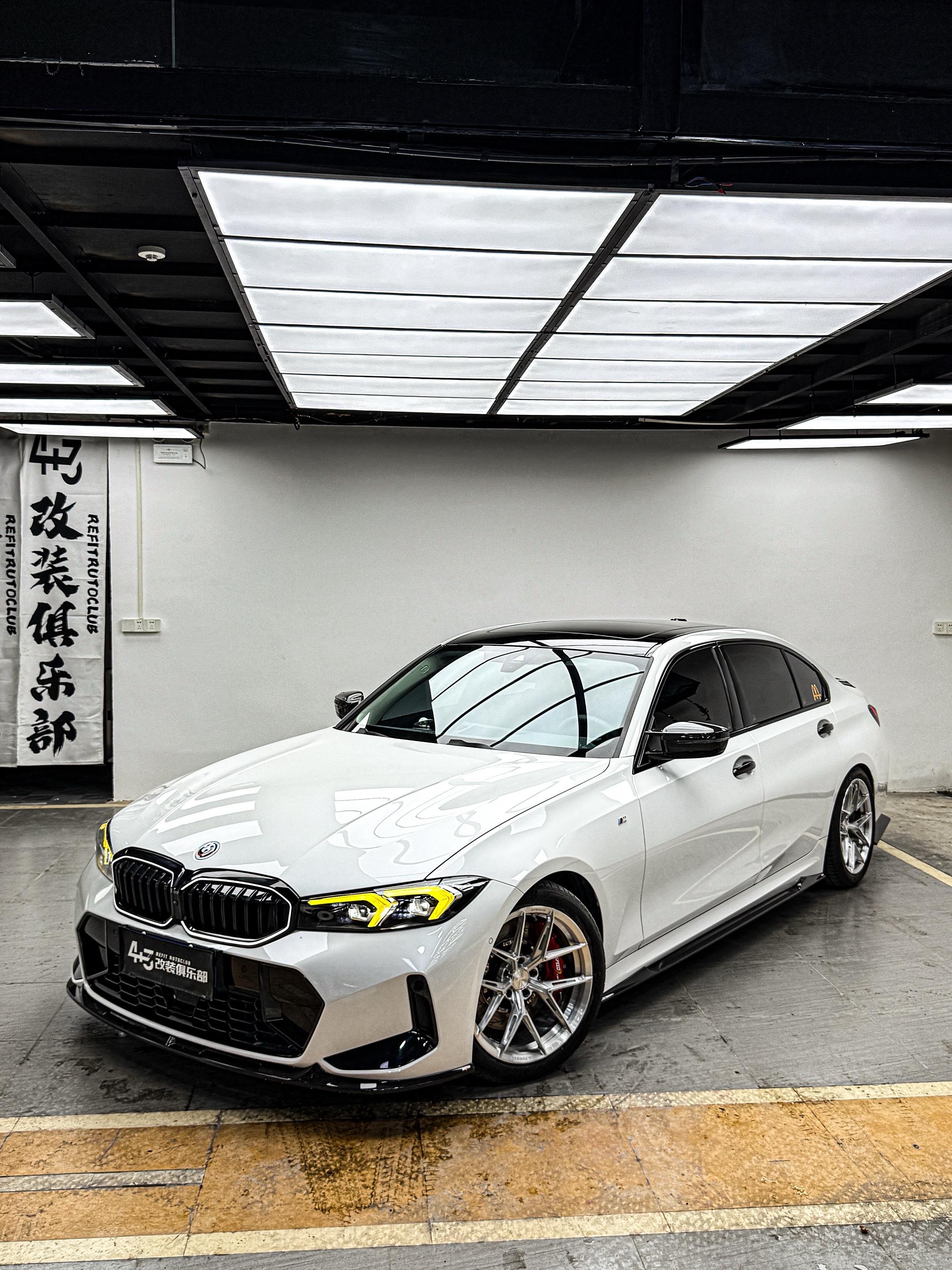 宝马三系白色跟黑色怎么选？白色显大气 但是黑色有高级感