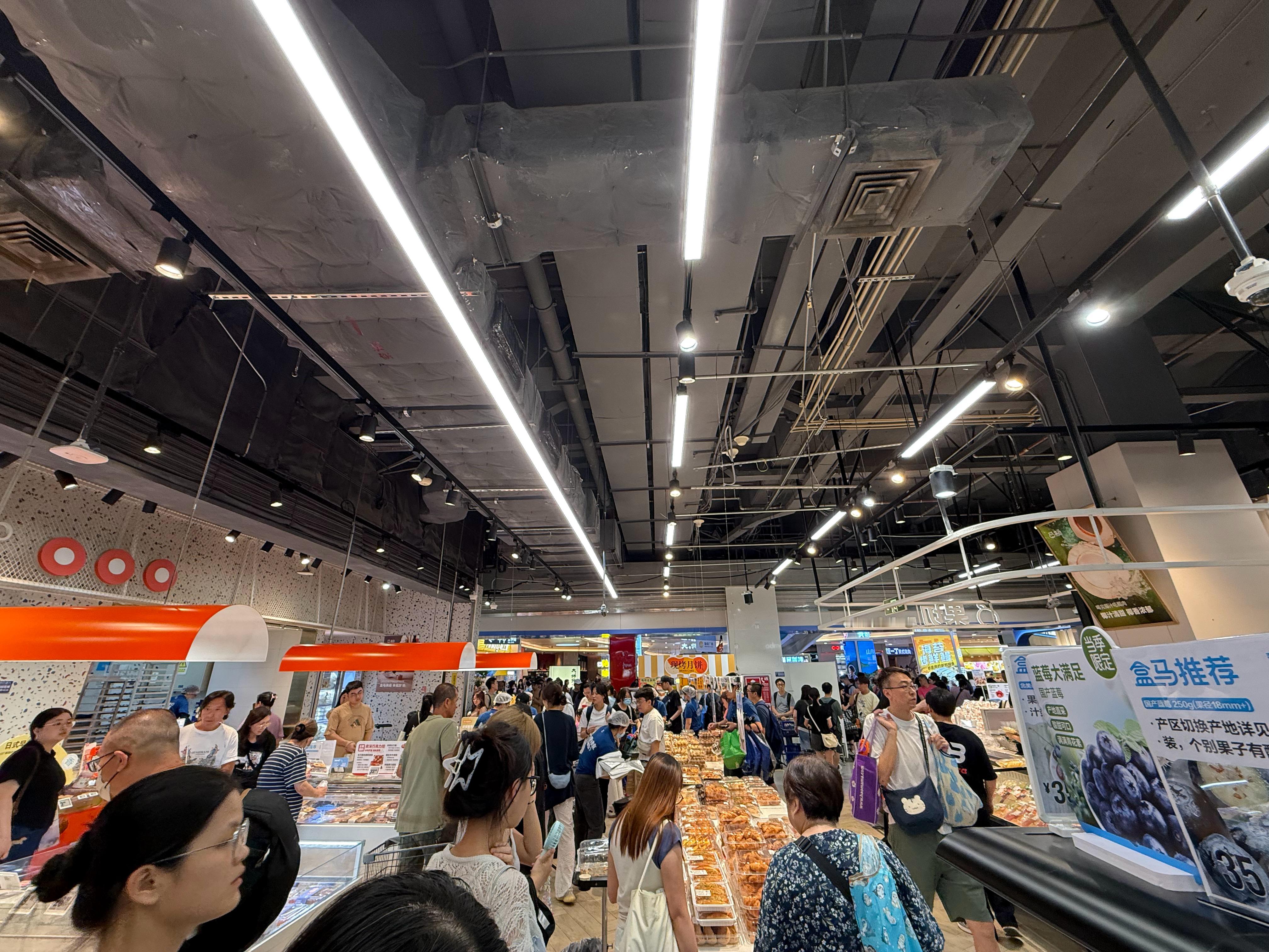 周六的深圳好热闹，好多香港的朋友过来采购物资。上半年基本没在深圳，感觉这半年各大
