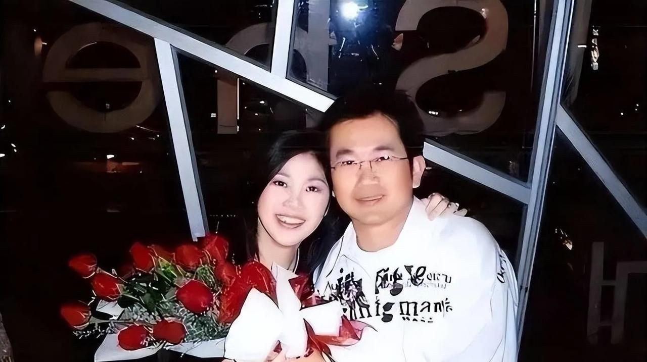 英拉和男友没有结婚证依然相亲相爱携手至今，佩通坦和丈夫举行隆重婚礼也恩爱至今。她