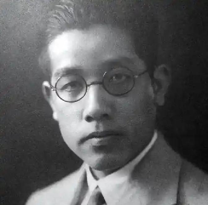 1937年8月26日，黄濬父子被押上刑场，枪声响过，一切结束。

这一天，距淞沪