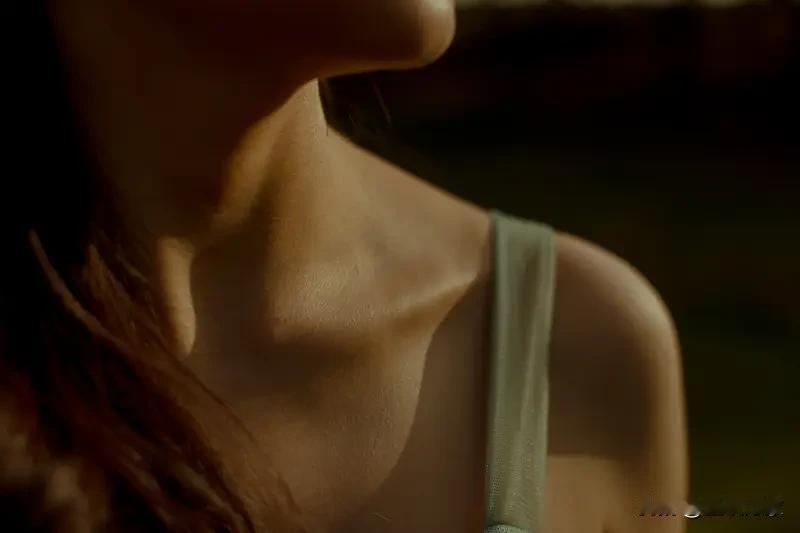 国际水域惊现惊险一幕！一艘油轮狂发75次求救信号，究竟是谁让它如此绝望？原来是美