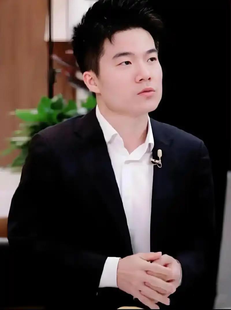 恭喜董宇辉稳坐抖音一哥！

2025年11月4日抖音电商战报显示，董宇辉带领“与