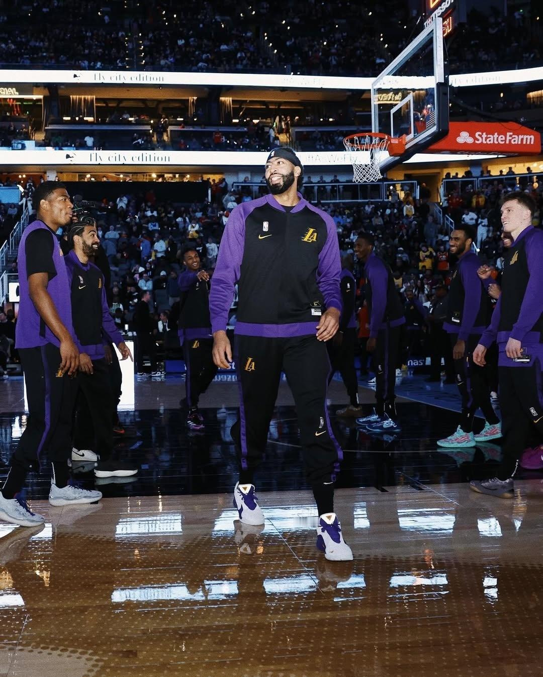 浓眉今天面对包夹，选择单打和出球的时机都做的不错，目前已经送出7次助攻  安东尼