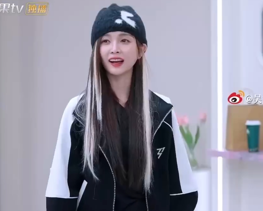 吴宣仪rap没有技巧就是硬帅  每次看到吴宣仪在舞台上的表演都被她的魅力折服，这