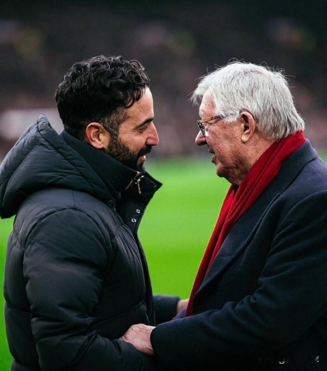 在弗格森爵士执教的最后一年，他让3名青训毕业生完成了一线队首秀。
而在阿莫林执教