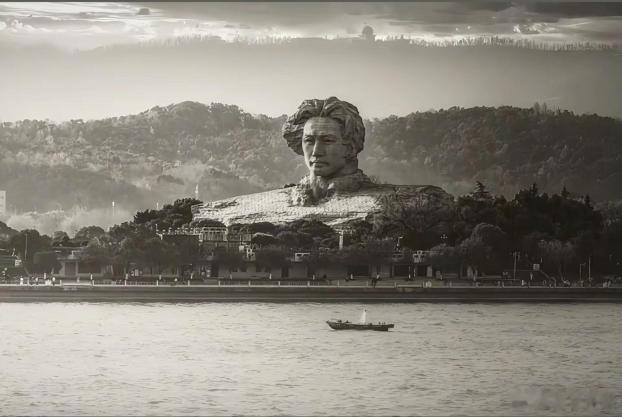 历史是一位温柔且耐心的老师，当你遗忘的时候，她不会生气，她只会从头到尾教你一遍。