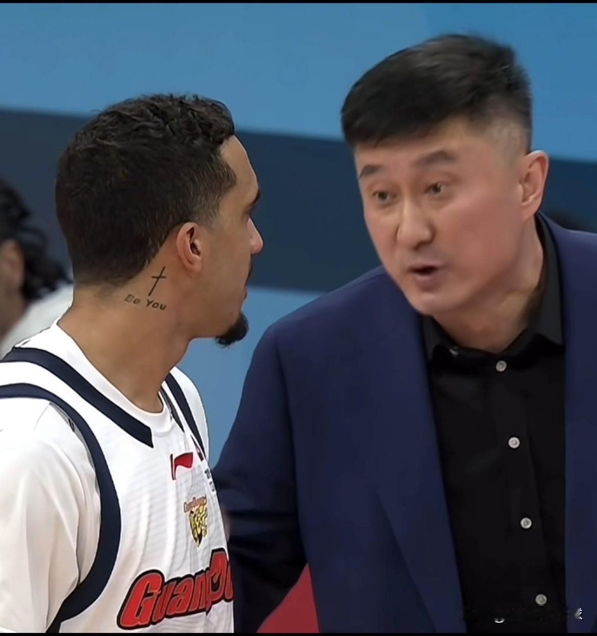 广东男篮客场不敌宁波男篮；奎因&萨姆纳同砍24难救主！
2月1日，广东男篮客场挑