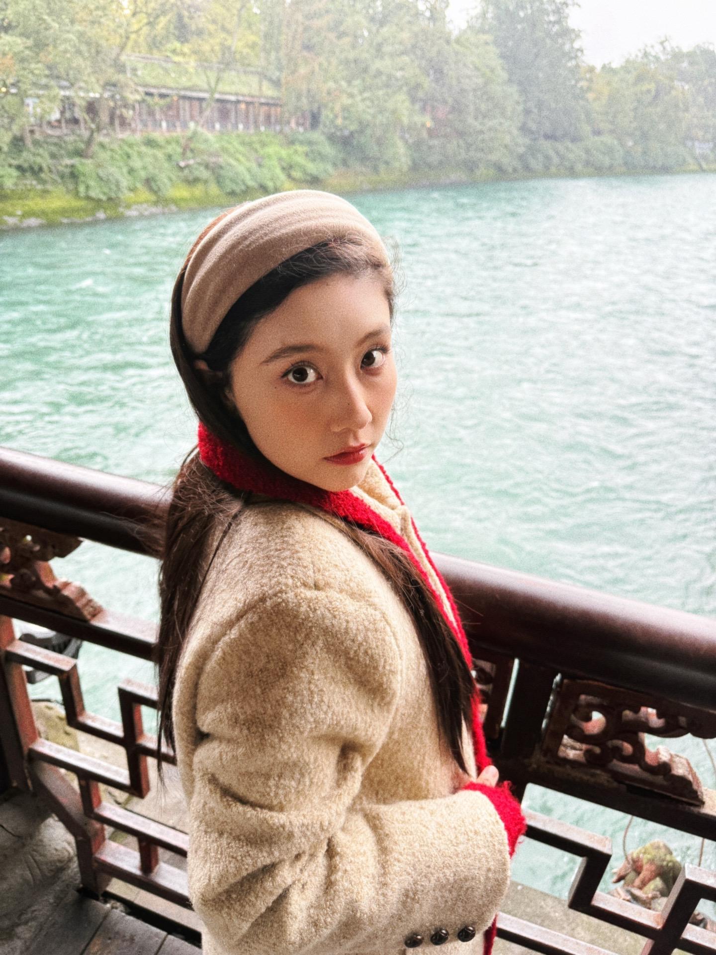 假装自己头发长长了！