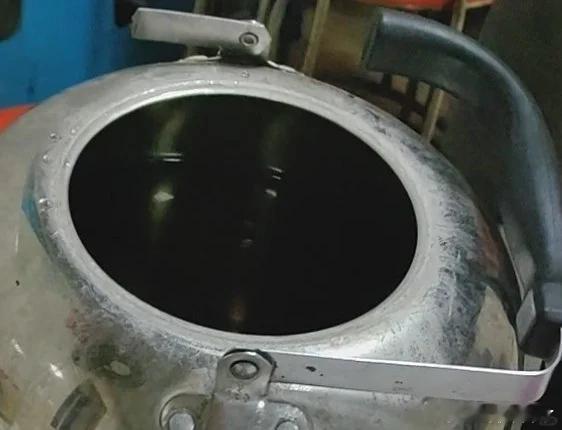 灌完冷水准备美美烧热水时 