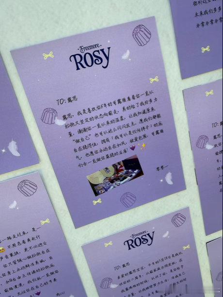 自由点这次还挺会搞情怀的，打卡区专门做了个“十年之约”留言墙，放了超级多粉丝的留