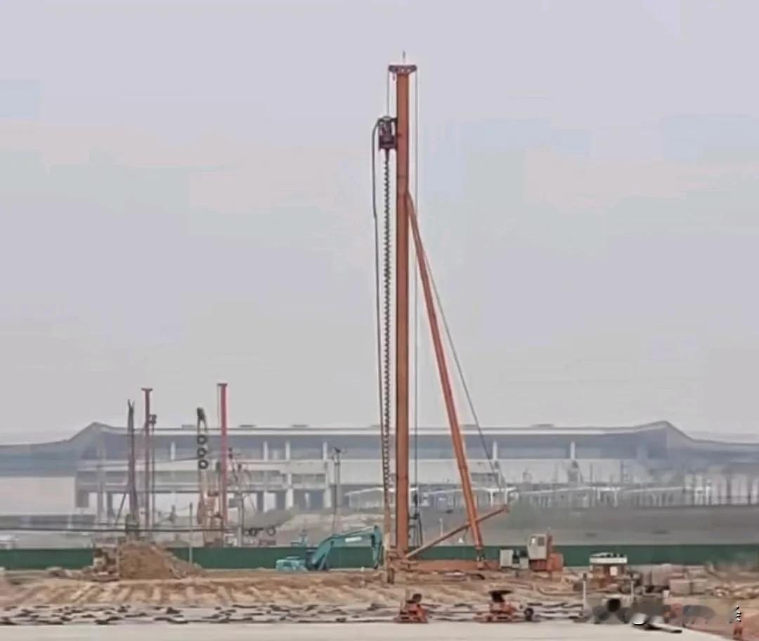 京沪二线潍坊北枢纽京沪场站施工中…