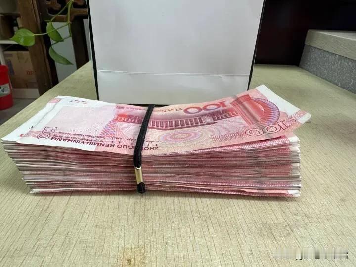 婶子是远嫁，上周婶子弟弟查出直肠癌，婶子偷偷给了弟弟20000元，叔叔得知以后，
