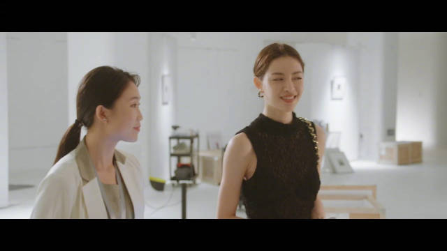钟楚曦策展人不像演的  在《灿烂的风和海》中，整个人的外形气质，让我感受到了，专