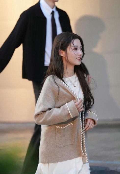 卢昱晓云厘首批花絮图来了卢昱晓折月亮云厘首批花絮图 卢昱晓《折月亮》云厘首批花絮