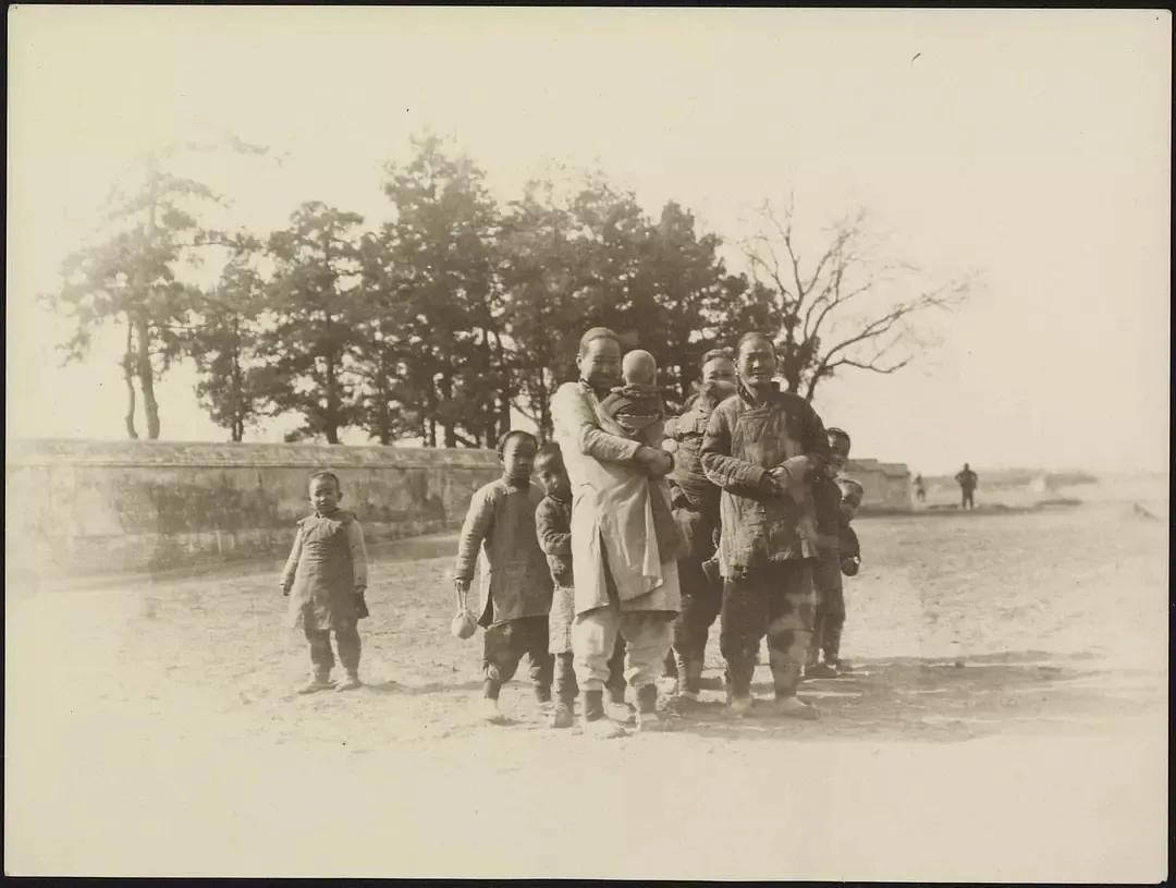 外国摄影师镜头里的中国
时间:1900-1910年
地点:北京
摄影:雷尼·诺恩