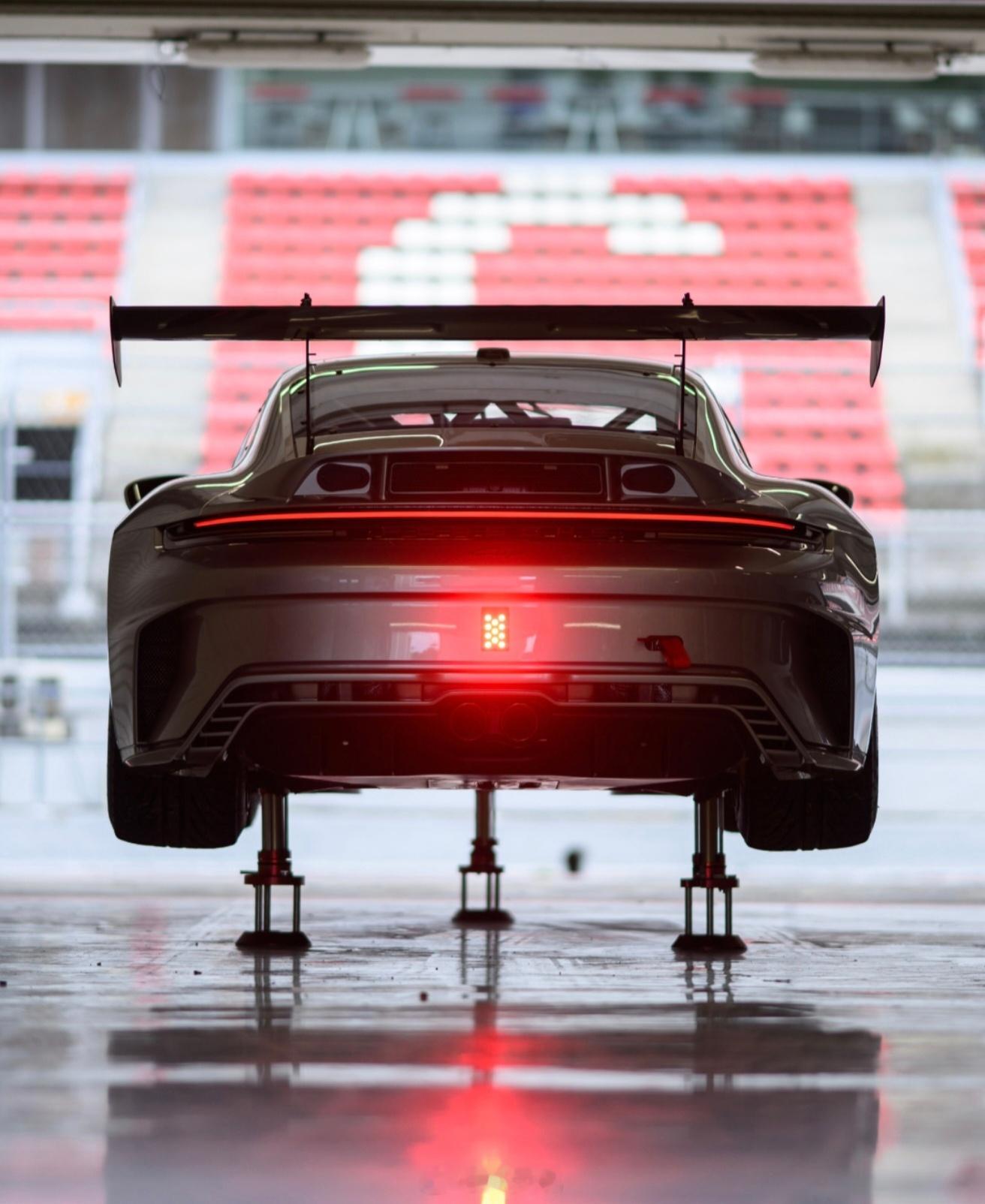 德系车大v聊车 随着全新992.2代911开卖，基于此在同一条生产线上打造的Cu