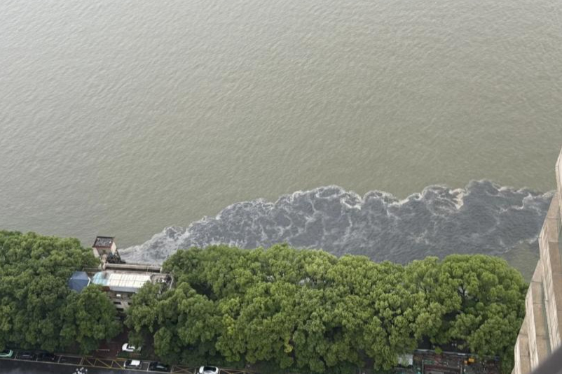 【#官方回应湘江突现黑色污水#】#官方称湘江突现污水是雨天城区排渍#5月20日，