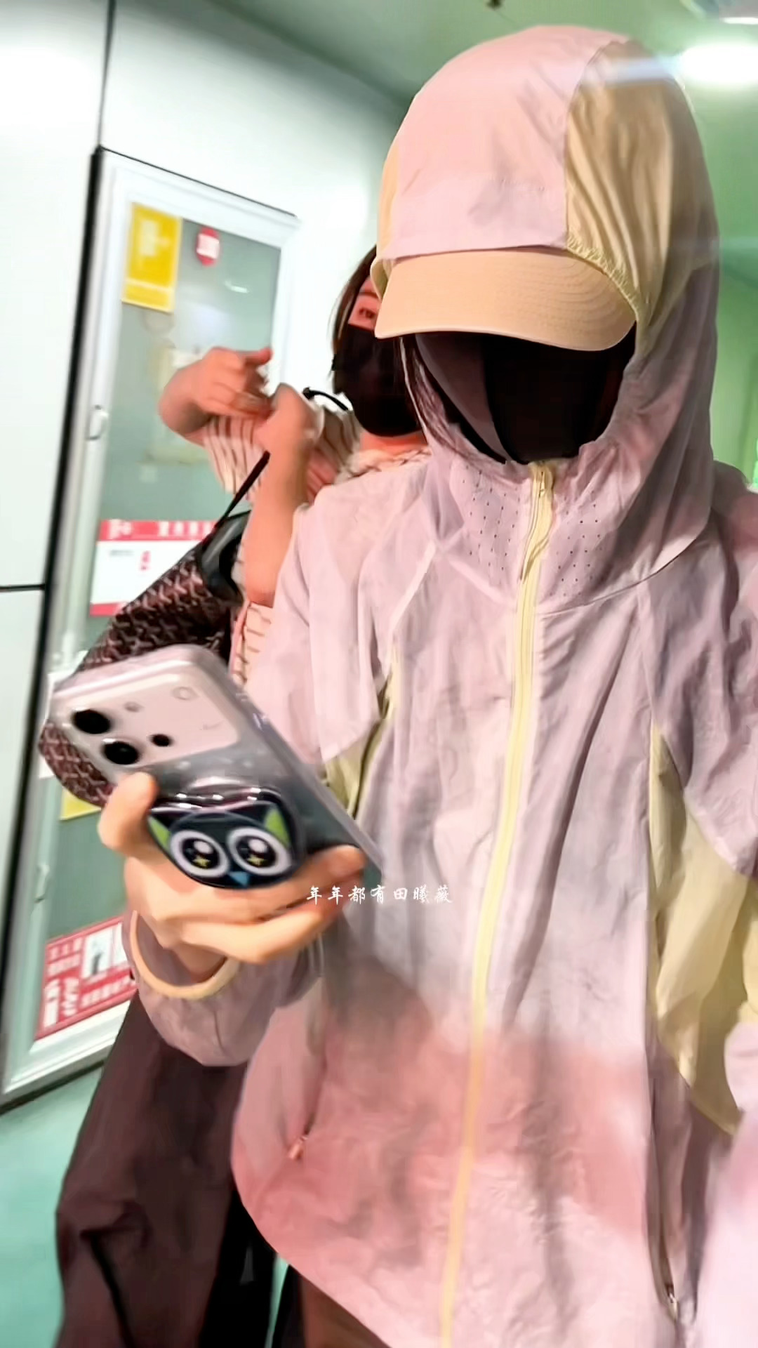哈哈哈哈果然人在干坏事的时候是不嫌累的田曦薇乔装粉丝拍王安宇